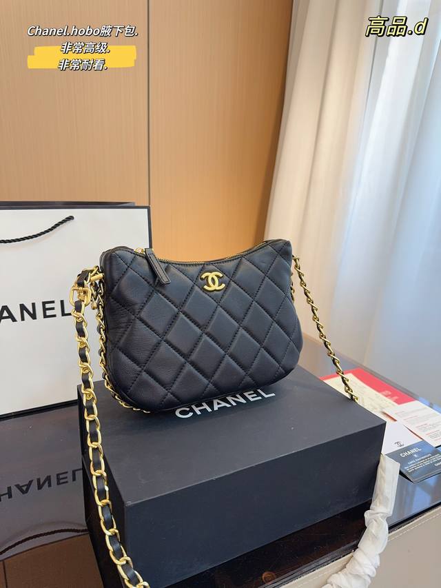 配折叠礼盒 Chanel 24C链条包慵懒随性又好背 上身满满的惊喜 高级慵懒又随性彻底心动的一只 尺寸 25*6*17Cm
