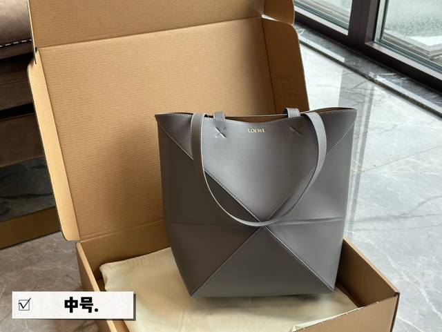 配盒 Size 33 25Cm 中 Loewe Puzzle 新款 Tote 新晋顶流 可以折叠的包包 出行很方便哟