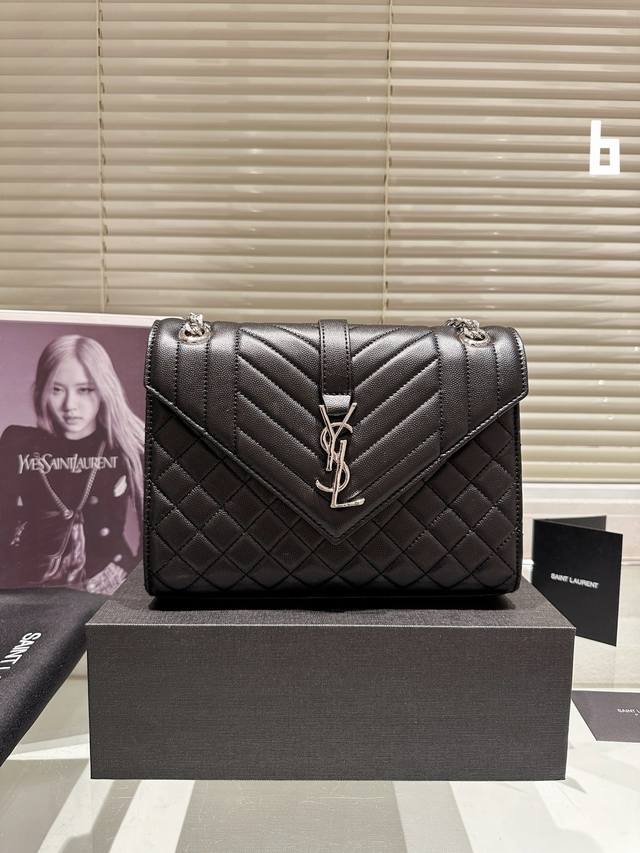 Ysl 链条包 Kate Chain And Tassel Bag In Textured Leather 最新最佳最实用的尺寸20Cm 这个系列最核心的设计便