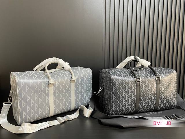迪奥dior 旅行袋 顶级原单大容量 时尚达人必备单品之一 实物绝对惊艳到你 尺寸47*27
