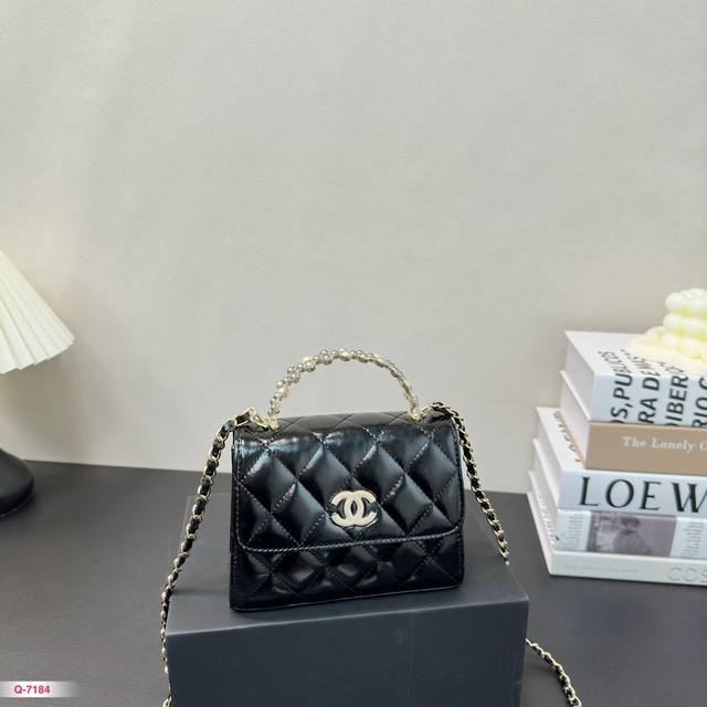 配折叠盒子 Chanel新品珍珠手提包 经典不过时 香奈儿 时装 休闲 不挑衣服 尺寸 19.12Cm