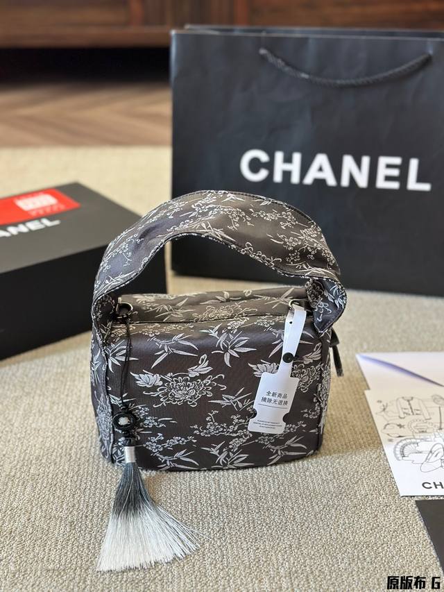 原版布 Chanel 帆布 饭盒包 黑色系的搭配很适这季节 复古氛围感瞬间拉满 尺寸23 10Cm