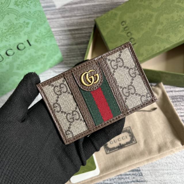 【配全套专柜绿色包装】G家最新卡包到货，也可作为钱夹使用，是品牌主推的一款实用设计单品。经典gg图案是品牌在30年代开始使用的标志性元素之一，历经近一个世纪的发