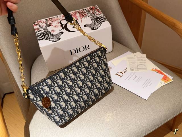 Dior迪奥 Diorstar Hobo腋下包 手提链条包老花刺绣饭盒包 尺寸23×14×9 礼盒包装飞机箱