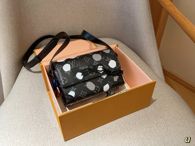 Lv 路易威登 Steamer 迷你黑花盒子包草间弥生波点手机包 尺寸18Cm 礼盒包装