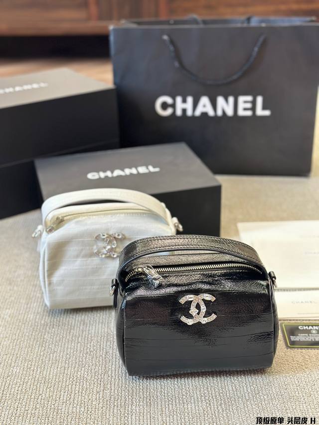顶级原单 头层皮 Chanel 珍珠饭盒包 慵懒随性又好背 上身满满的惊喜 高级慵懒又随性 彻底心动的一只 Size：18 13Cm