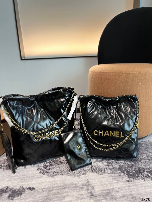 Chanel 千呼万唤的牛皮系列 今年火遍全网的垃圾袋 不多说啦直接上现货 搜索 小香家 垃圾袋 尺寸37.39 32.33