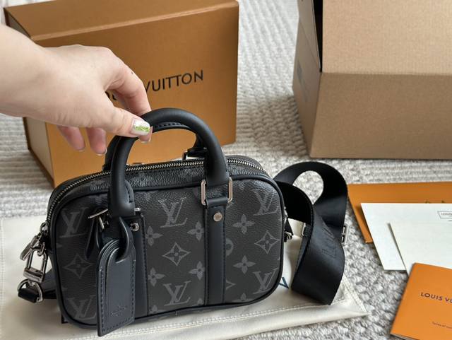 配盒 尺寸 ：20*12Cm L家 Nano Porte 迷你手提包 是一款适合休闲日常的实用包包 出门带的东西不多的可以选择这款哦~