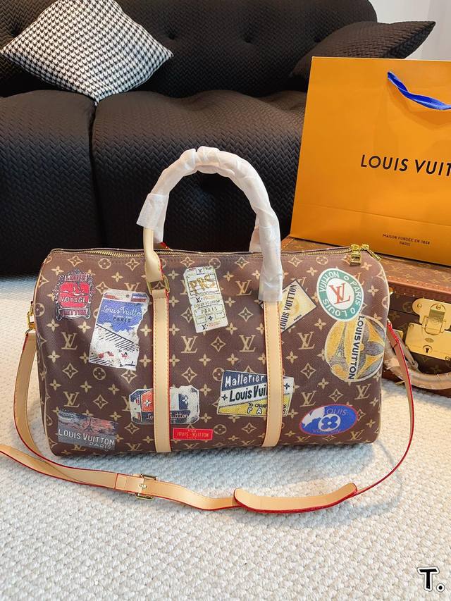 Lv 路易威登联名款keepall45斜跨包旅行包 一只帅气能装的旅行袋 时尚爆发款火热来袭 经典设计大气可观男女通用款 包包采用原版皮质 超级厚实 耐磨 耐用