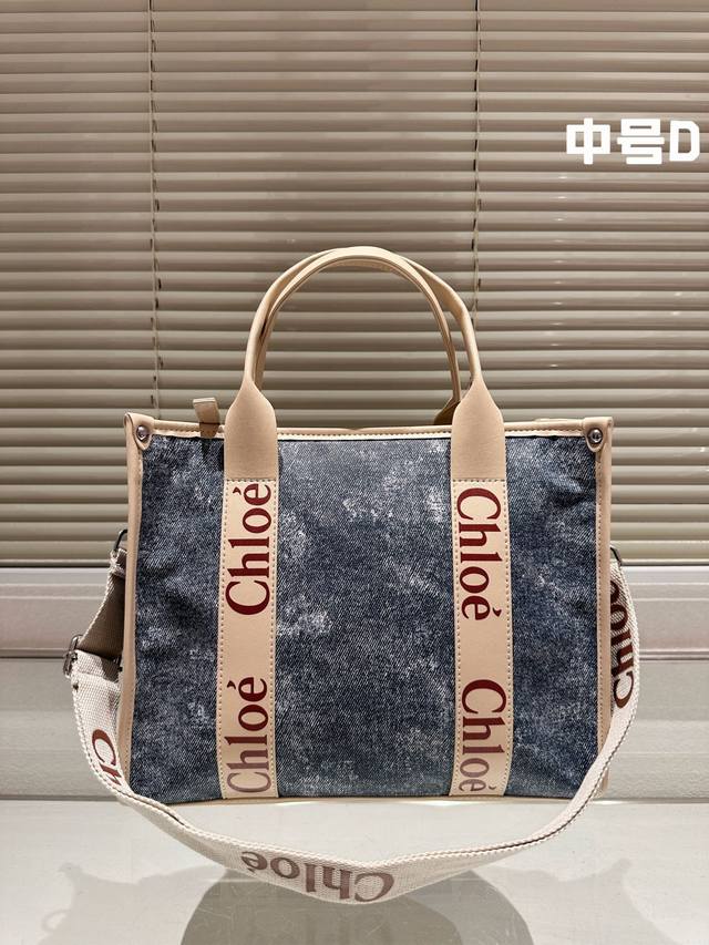原版布 ｜Chloe 克洛伊帆布购物袋 Chloe堪称潮包制作机,就在2024年伊始,有一款默默卖翻的手提袋 Woody Tote Bag,在社群掀起极高讨论度