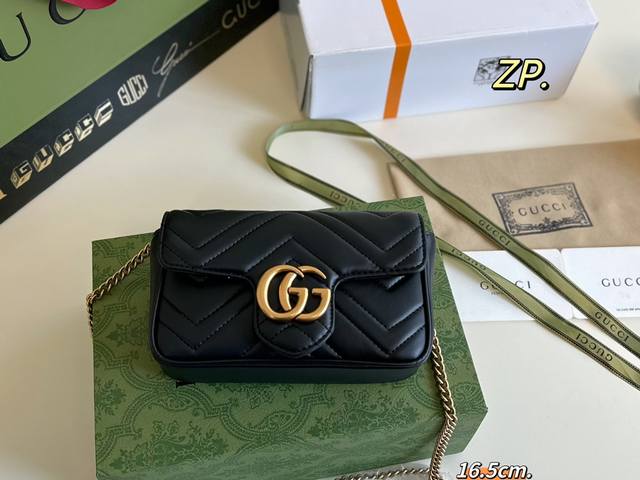 折叠盒飞机盒 Size：16.5×10 Gucci 古驰gg Marmont 迷你马蒙链条包 以双g标识作为点睛之笔 多种背法，给造型增加了很多变化！ 每个细节