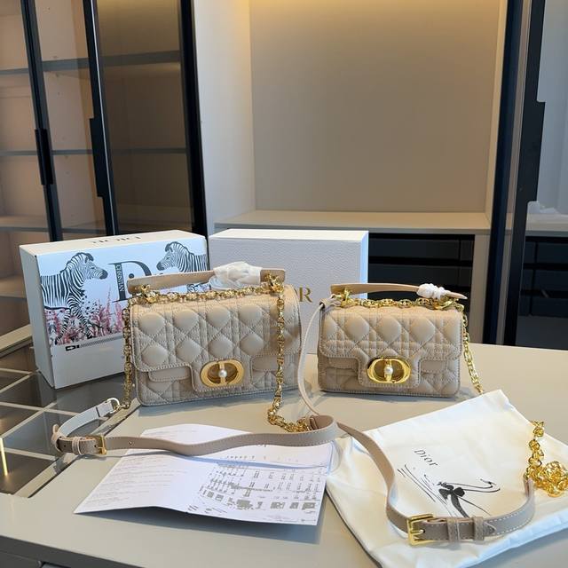 细节图 高端货全套包装dior迪奥专柜新款迷你 Dior Jolie珍珠链条包～可手提可肩背全部五金原版定制！不要和便宜货比哦！众多明星追捧的单品哦 设计简直太