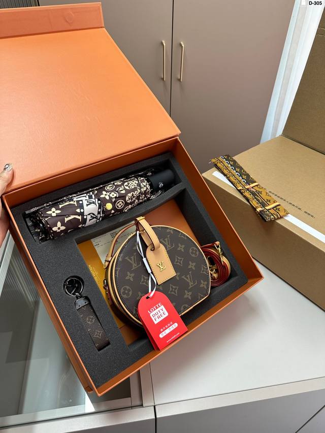 超值套盒送礼首选 Lv苹果 圆饼套盒 太阳伞+钥匙扣 最火爆的一款包包，实物超好看！ D-305尺寸18×16 折叠盒 飞机盒