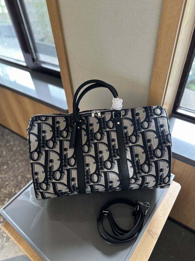 Dior新品旅行袋 男女通用款 大容量 尺寸50Cm 出差出游 不可缺少哦！