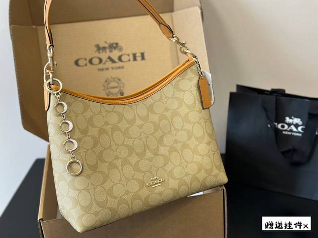 飞机盒 Coach 四月新款lauren Shoulder Bag 超温柔的奶茶色！谁能不爱 小红书慵懒的方形包包，随意且轻便，可手拎斜挎舒适度和时尚度的完美结