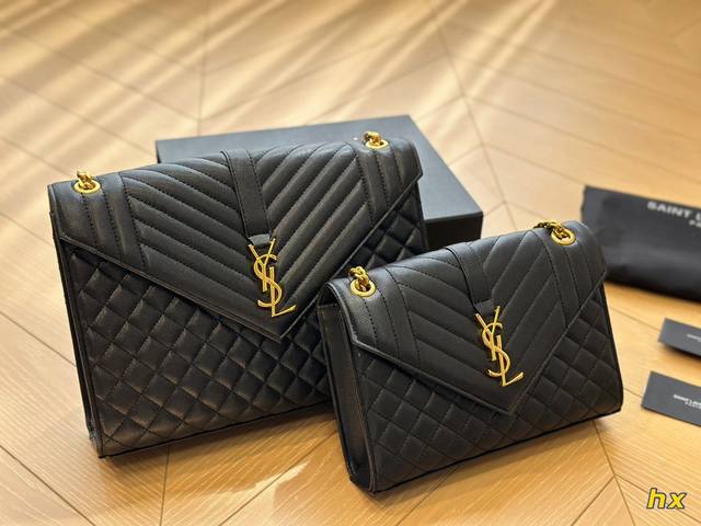 折叠盒 Ysl包 Envelo 包实拍图 今天给大家更新的是envelo 信封设计，搭配金色or银色链条简约时尚。方正的包型，透露出成熟气质，适合通勤和喜欢容量