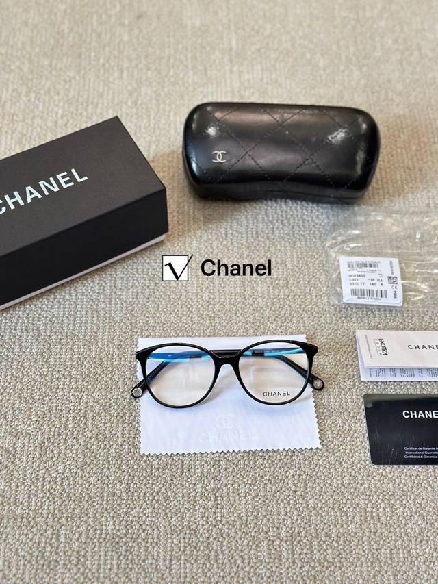 全套包装 Chanel 素颜眼镜框超轻显瘦 真的神仙眼镜 真是太可可甜可盐一副眼镜多副面孔 戴上它立刻变高级！