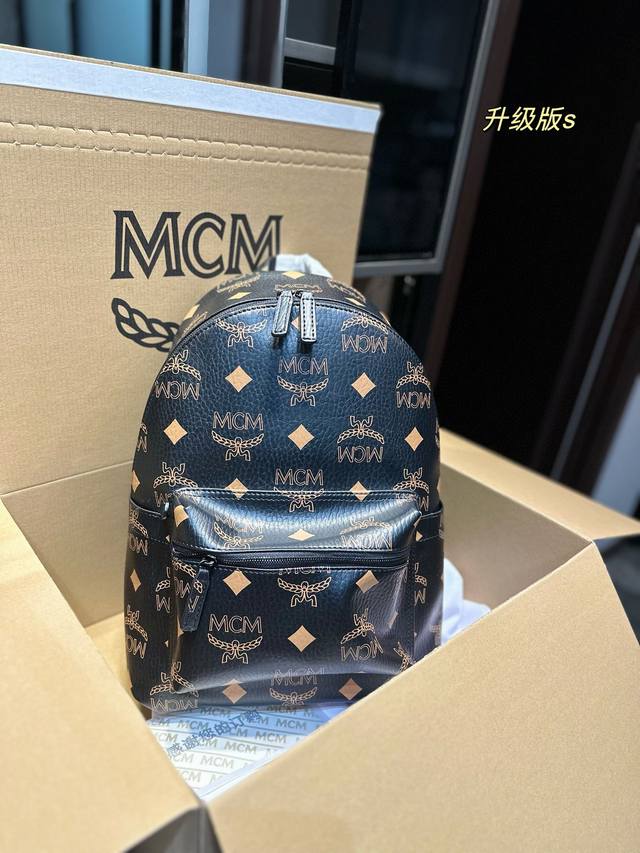 礼盒包装 MCM Maxi双肩包 质感爆棚的美 上身真的太太太有质感啦 日常逛街不要太吸晴尺寸30.41