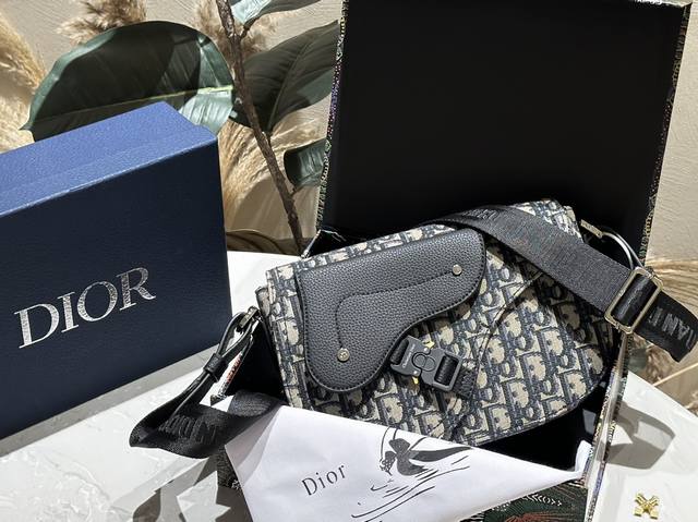 原单 Dior 迪奥 oblique印花帆布 新款信使包手枪包 马鞍包 尺寸23×15×5 礼盒包装