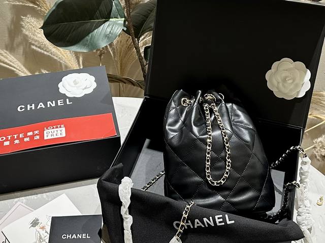 折叠礼盒 官网飞机箱 Chanel 新款 涂鸦 水桶包 慵懒随性又好背 上身满满的惊喜 高级慵懒又随性 彻底心动的一只 size：19 22cm