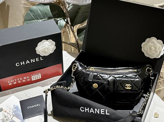 头层牛皮 Chanel 胸包 慵懒随性又好背 上身满满的惊喜 高级慵懒又随性 彻底心动的一只 size：18 13cm