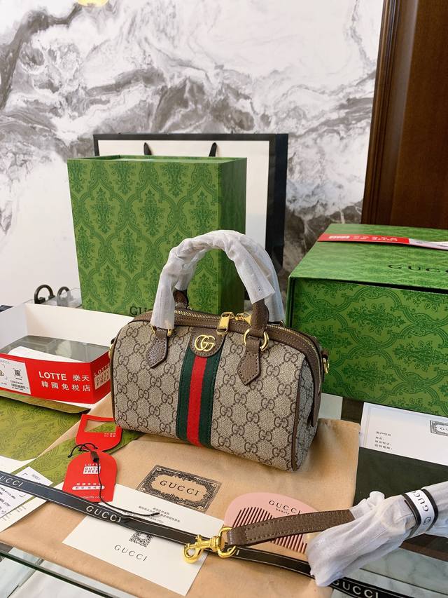 复刻版 牛皮 古驰』Ophidia 系列GG手提包 作为品牌经典之作，GG Supreme帆布已然成为 Gucci 设计世界的主打面料，该面料在品牌新推系列频频