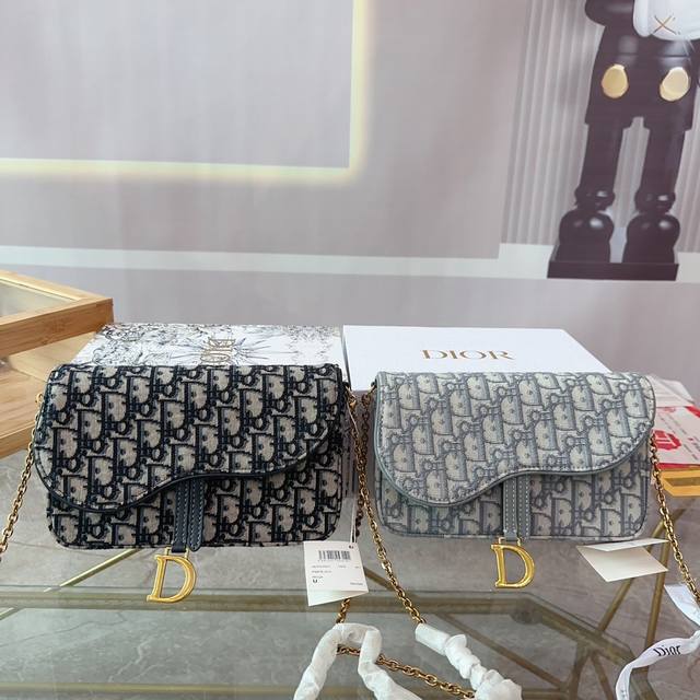 折叠礼盒包装 Dior老花刺绣woc 小包包大容量 夏日凹造型必备哦 背上它你就是时髦精本人 可盐可甜系列 尺寸20cm