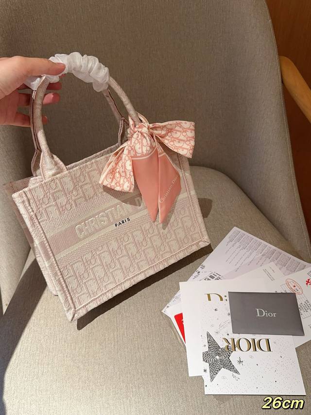 高版本配送丝巾 Dior 迪奥 经典顶级立体提花 粉色字母托特包book tote 尺寸26cm 礼盒包装