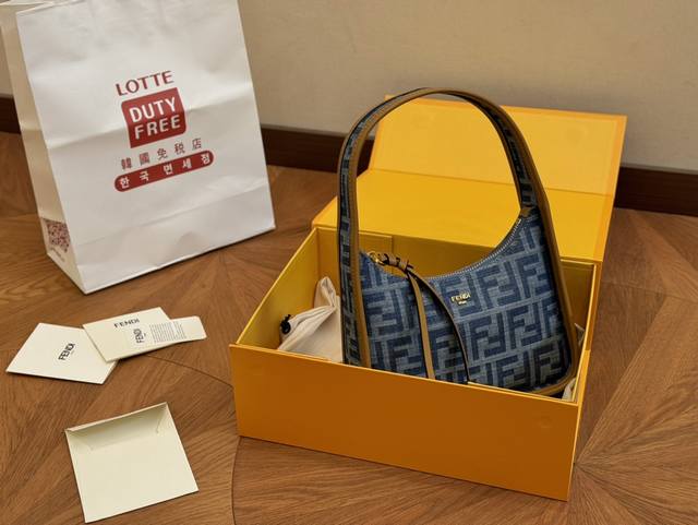 折叠盒 Fendi芬迪hobo 原单高品 优雅高级 百看不腻 偏爱它的时尚和洒脱 尺寸:20.17cm