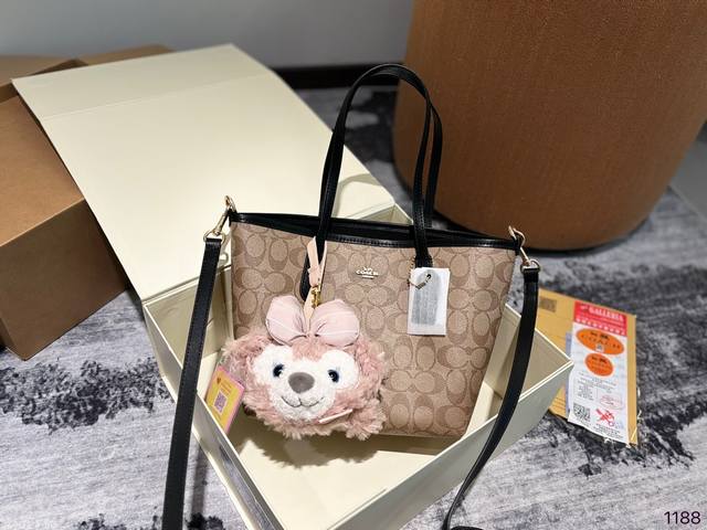 礼盒 送挂件 同步新款 原单Coach city 小tote 购物袋 Pvc 经典C字logo. Pvc配皮款材质！和Lv neverfull一样的神一般的存在