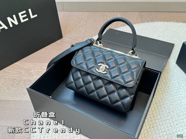 折叠盒 香奈儿包包新款 小香Chanel CC Trendy 结合了CF的优雅 Handel的干练 trendy真的是太好看了吧.... 尺寸：20 15
