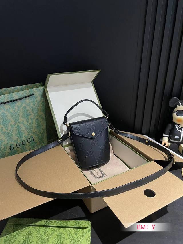 配折叠礼盒 Gucci新品古奇手提斜挎包 推荐新款 压纹包包 超百搭 尺寸13*17cm