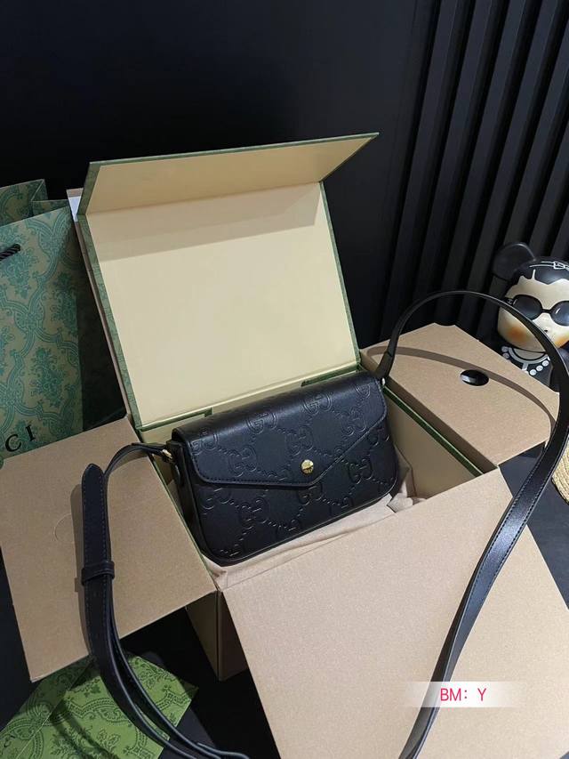 配折叠礼盒 Gucci新品古奇斜挎包 推荐新款 压纹包包 超百搭 尺寸21cm