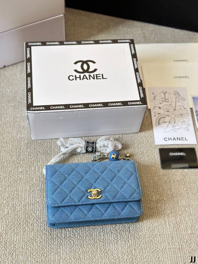 牛仔 chanel 2024 牛仔 发财包 小香牛皮最近好多明星都在背Chanel 19 这款包是由老佛爷Karl Lagerfeld和Chanel现任创意总监