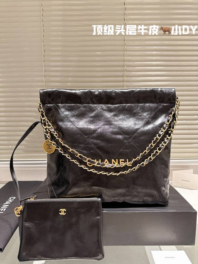 顶级原单 头层皮 CHANEL 22BAG 以数字命名的“垃圾袋” 2021 年10 月，Chanel 品牌艺术总监Virginie Viard在2022年春夏