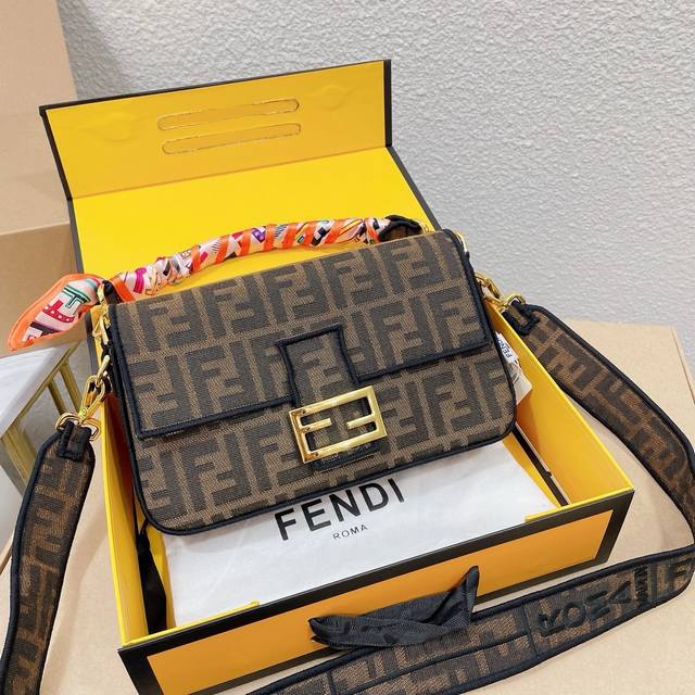 折叠盒丝巾 芬迪 Fendi 2020春夏新款 原厂高级刺绣花 Tote包复古风 抖音超级的一款 专柜新品手提斜挎包，Ss19 Fendi Baguette强势