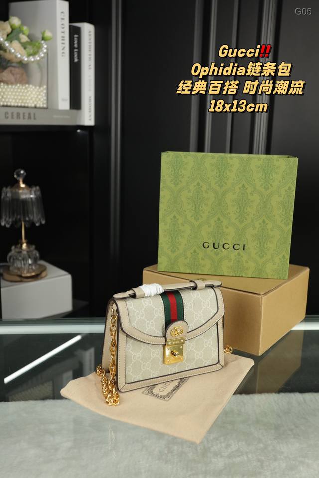 配全套礼盒 酷奇 Gucci Ohidia链条包 颜色搭配很有复古的感觉 高级又不失优雅 超有氛围感 通勤 休闲 约会通通可搭 尺寸18.13