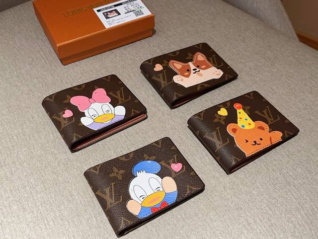 Lv路易威登 可可爱爱迪士尼 驾驶证保护套卡包 尺寸11×8 礼盒包装