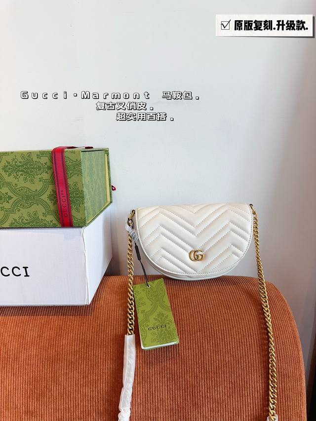 配礼盒 Gucci古奇 新品gg Marmont系列 绗缝链条迷你手袋斜挎包全新造型的，精致小巧真的的超级好看，配色也延续了ophidia系列非常高级，是这一季