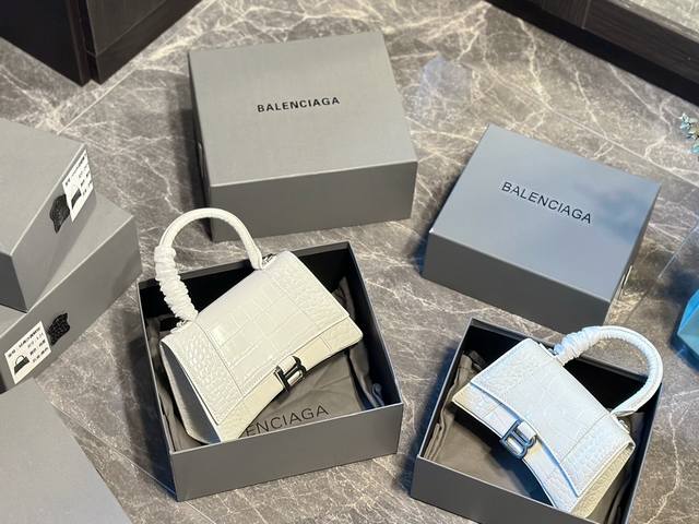 原单 纯皮 原厂礼盒包装 Balenciaga 巴黎世家 Hourglass Xs 沙漏包 月牙包斜挎手提包 Lisa同款 最新走秀款购物袋来啦专柜限量上市 娱